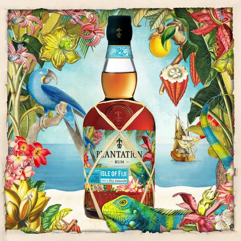 Fles Planteray rum tussen tropische planten