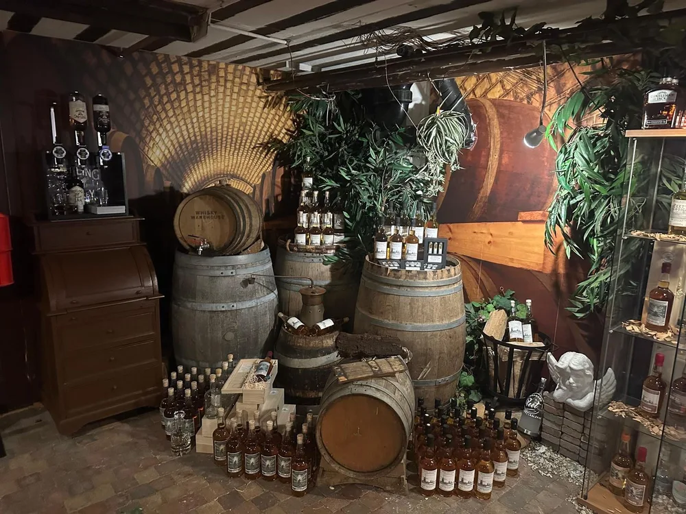 Vaten en flessen Barrel Smuggler in de proeverijkelder